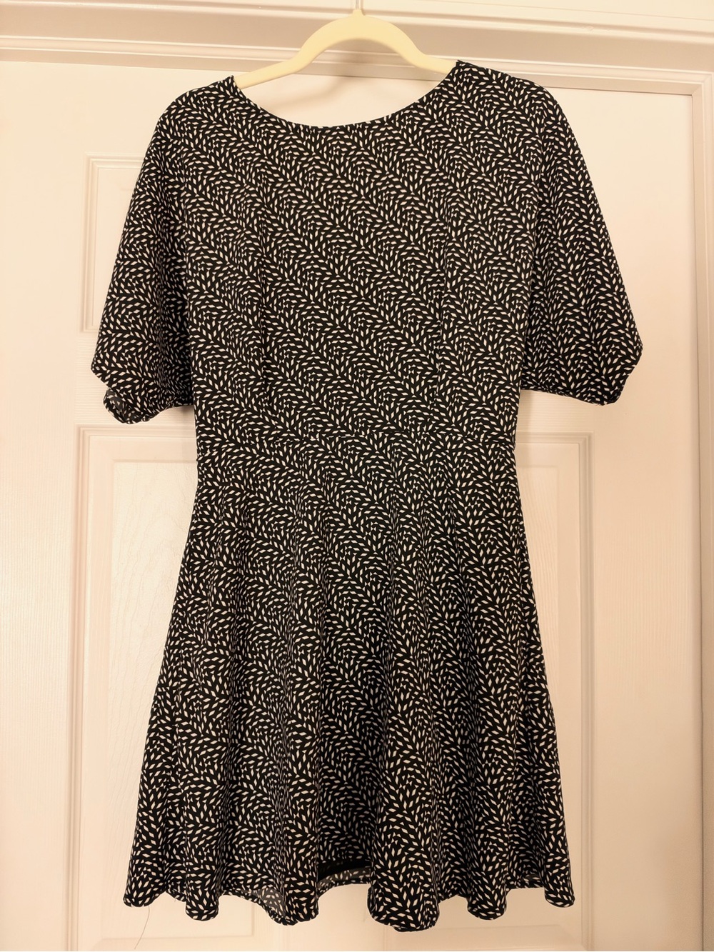 Forever 21 Black and White Short Sleeve Fit & Flare Dress